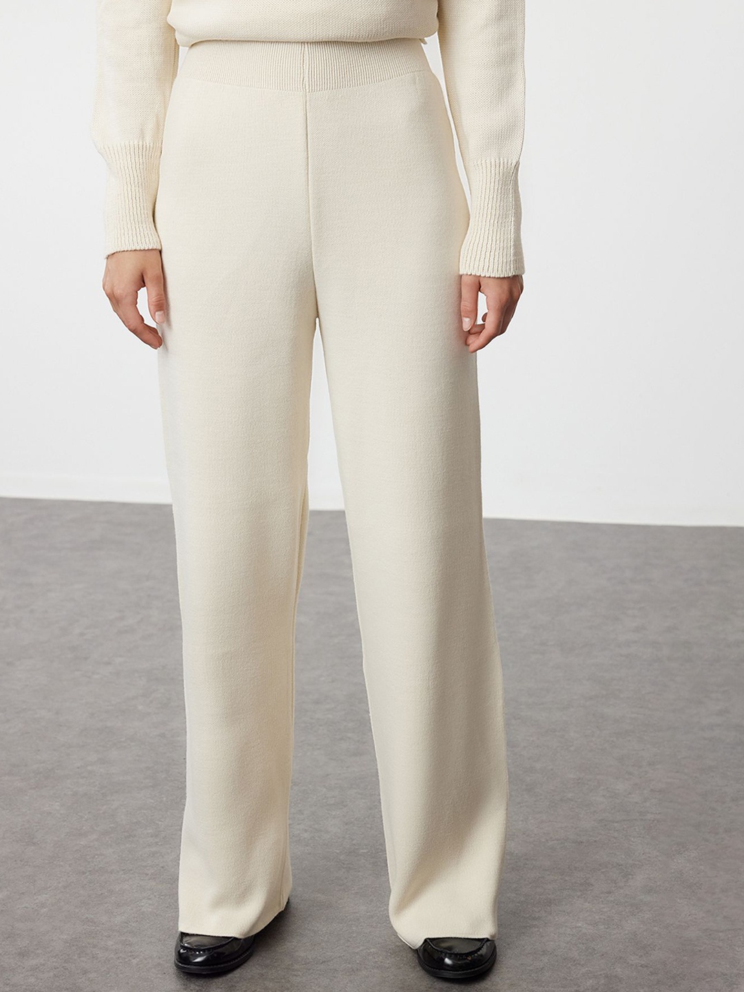 

Trendyol Round Neck Acrylic Top & Trousers, Off white