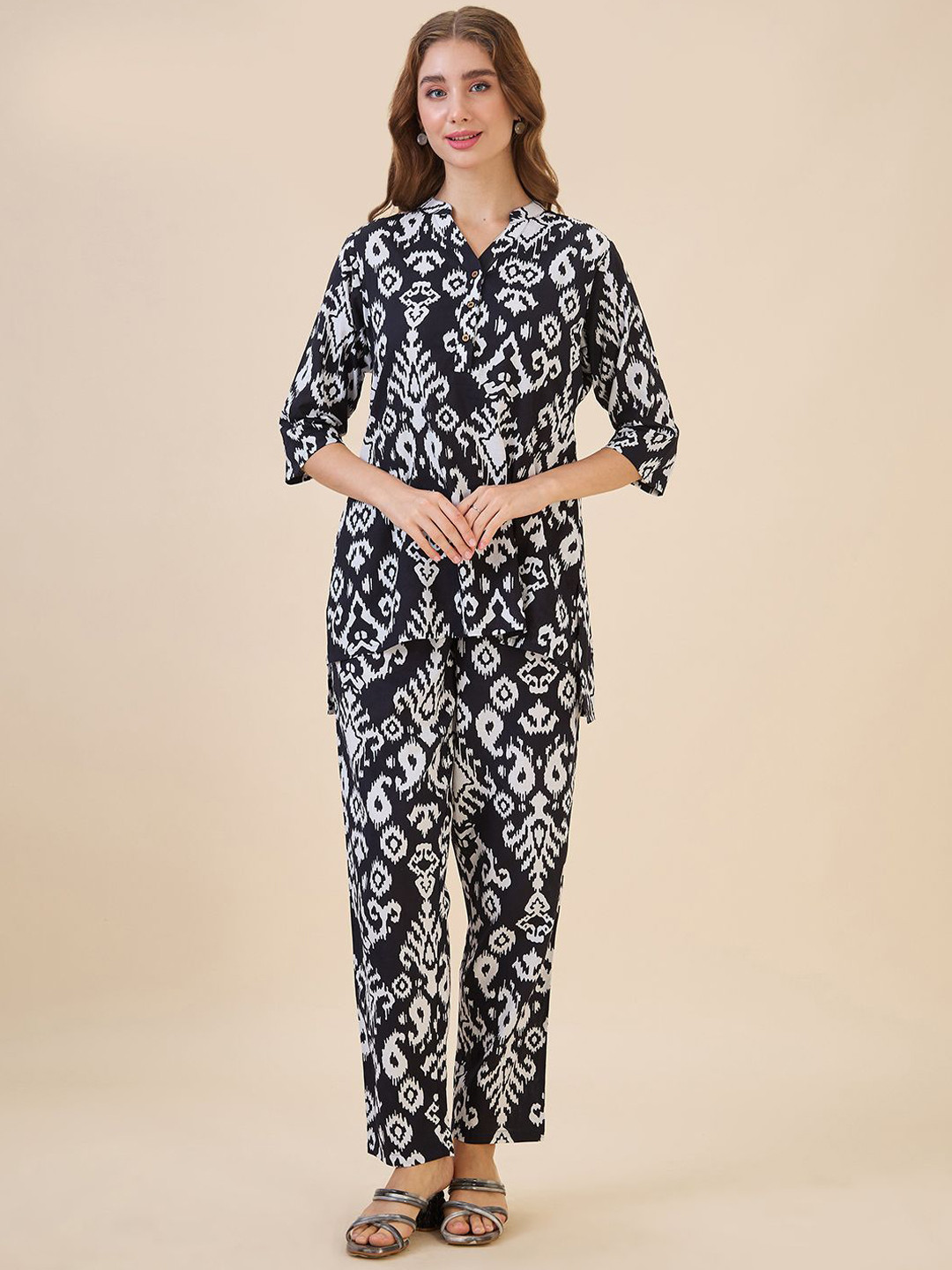 

AV2 Ethnic Motifs Printed Pure Cotton Tunic With Trousers, Black