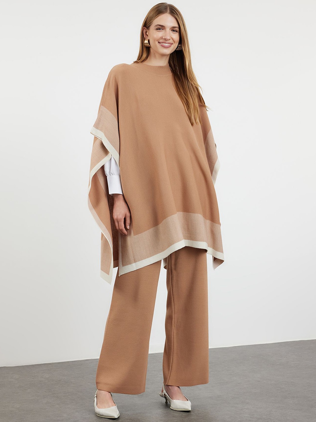 

Trendyol Round Neck Acrylic Longline kaftan Top With Trouser, Beige
