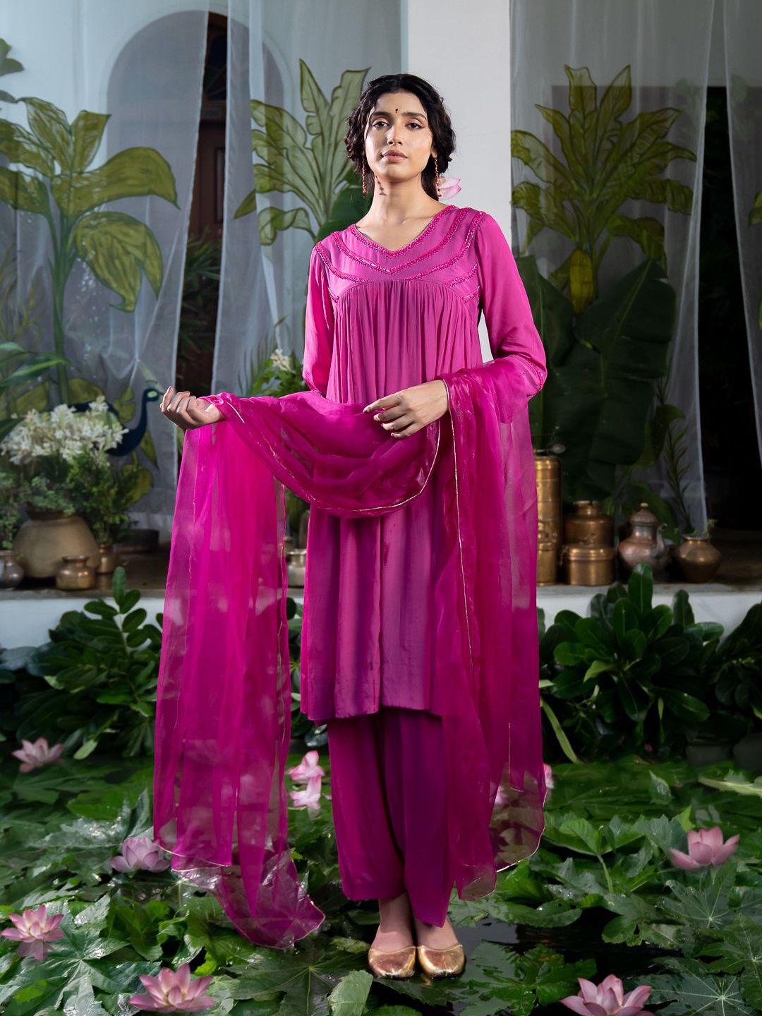 

Baise Gaba V-Neck Beads And Stones A-Line Kurta, Pink