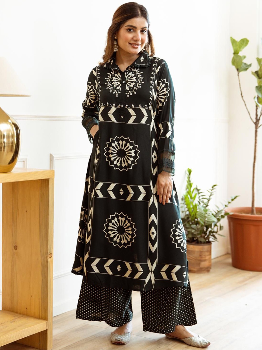 

Ishin Floral Printed Beads and Stones A-Line Kurta with Palazzos, Green