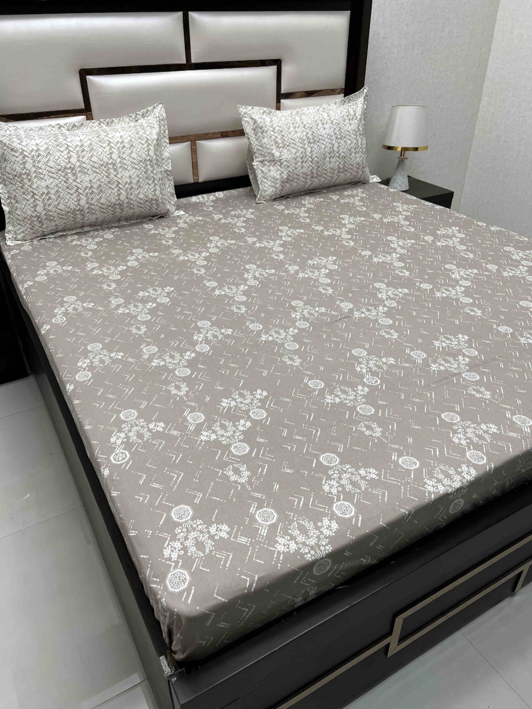 

Pure Decor Lifestyle Brown Floral 400 TC Pure Cotton King Bedsheet With 2 Pillow Covers