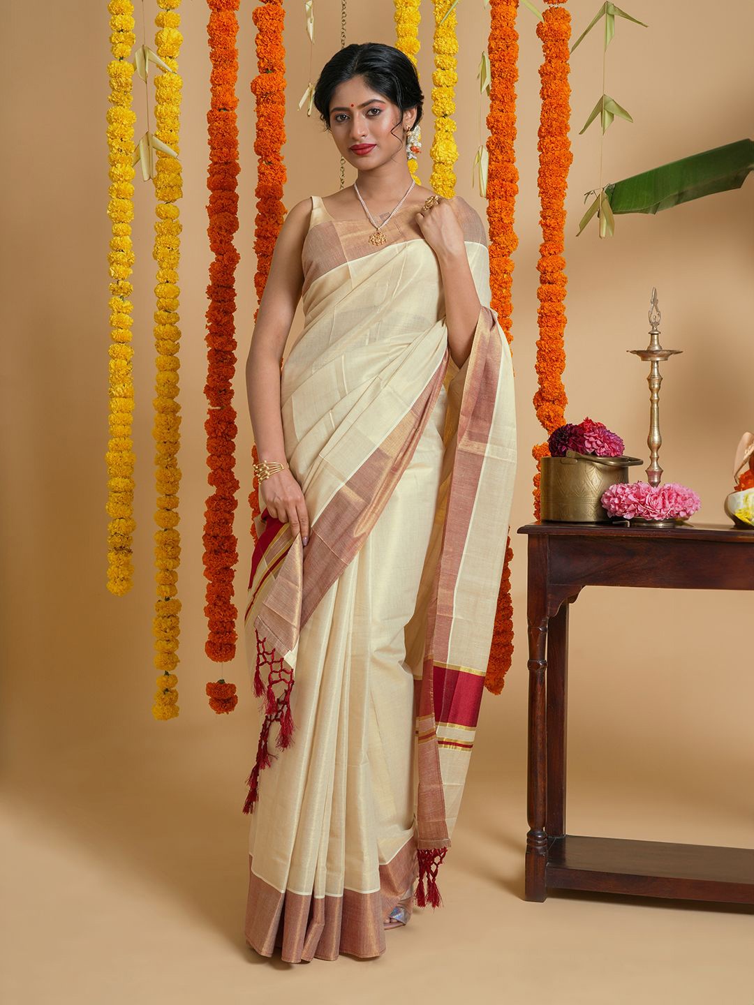 

TEEJH Zari Tissue Kasavu Saree, Cream