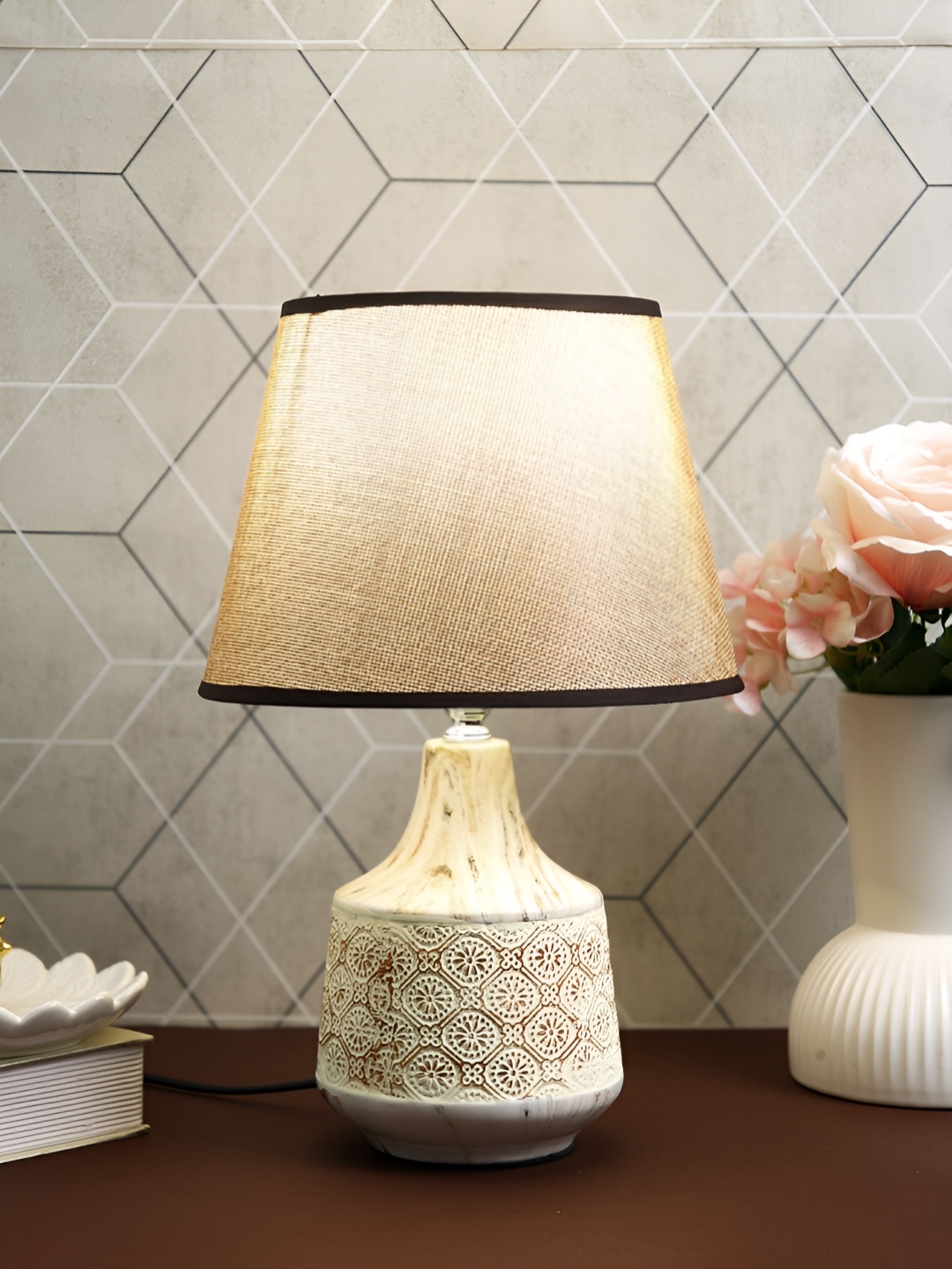 

TAYHAA Brown & White Textured Ceramic Contemporary Frustum Shaped Table Lamp