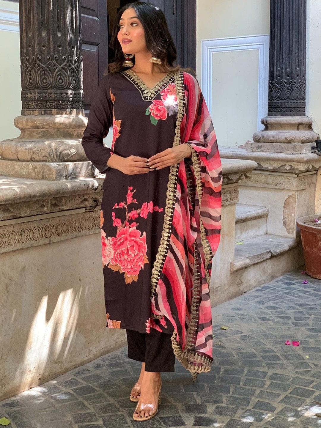 

CaniBani Floral Printed V-Neck Straight Kurta with Trouser & Dupatta, Brown