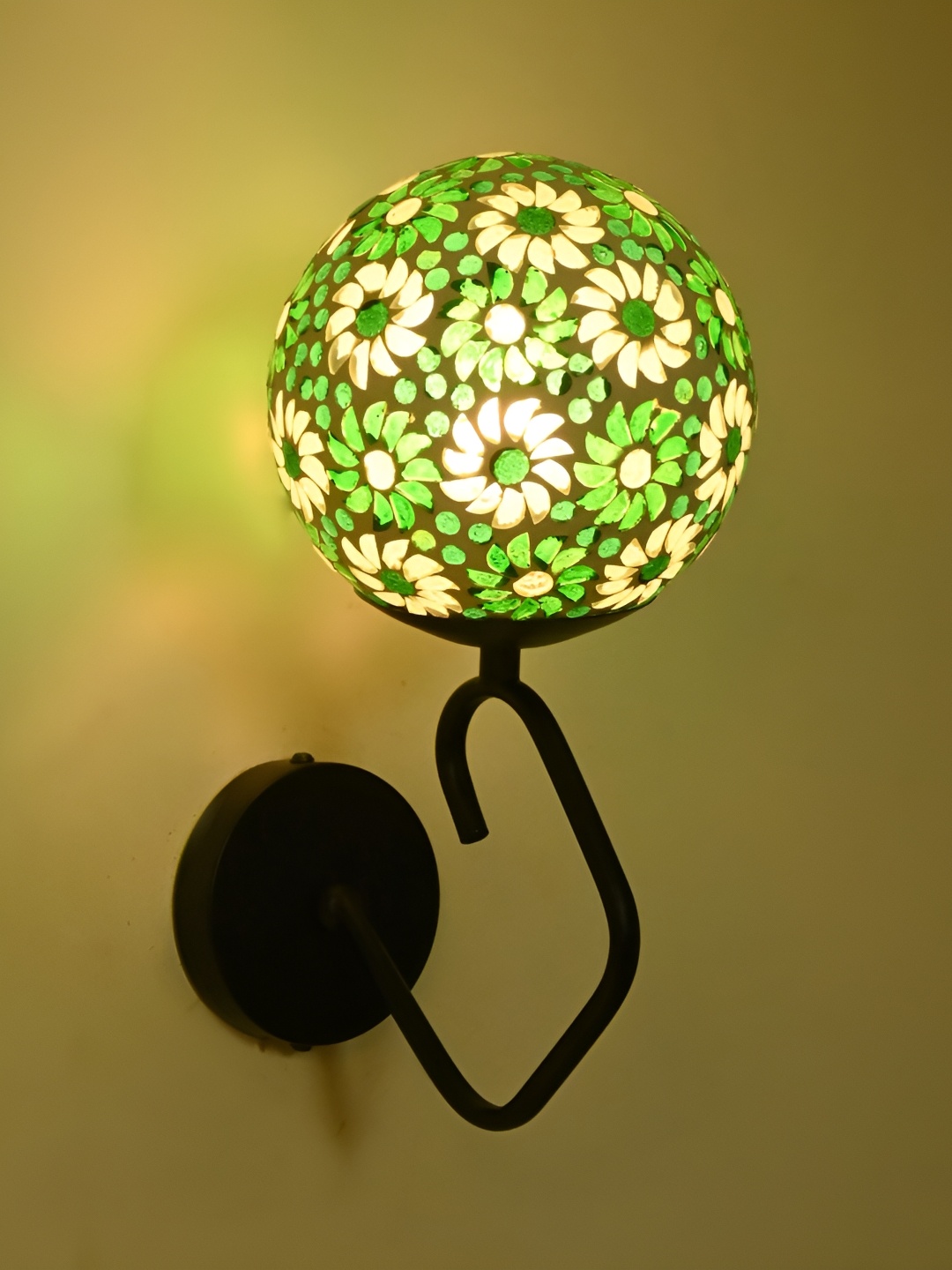 

Afast Green Glass Traditional Spherical Shaped Wall Lamp