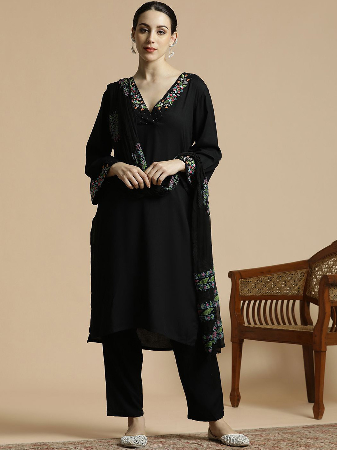 

Anouk Black Floral Embroidered V-Neck Flared Sleeve Straight Kurta with Trousers & Dupatta