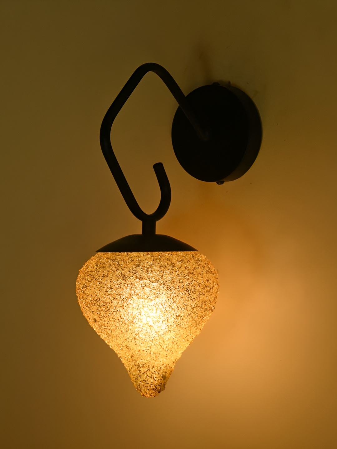 

Afast Gold-Toned Glass Traditional Rectangle Shaped Wall Lamp