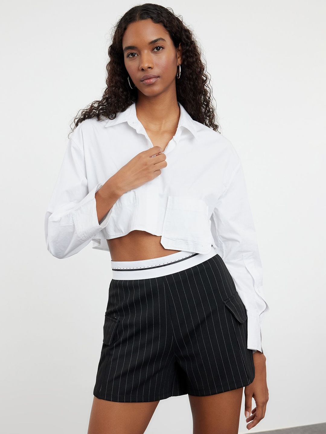 

Trendyol Women Striped Technology Shorts, Black