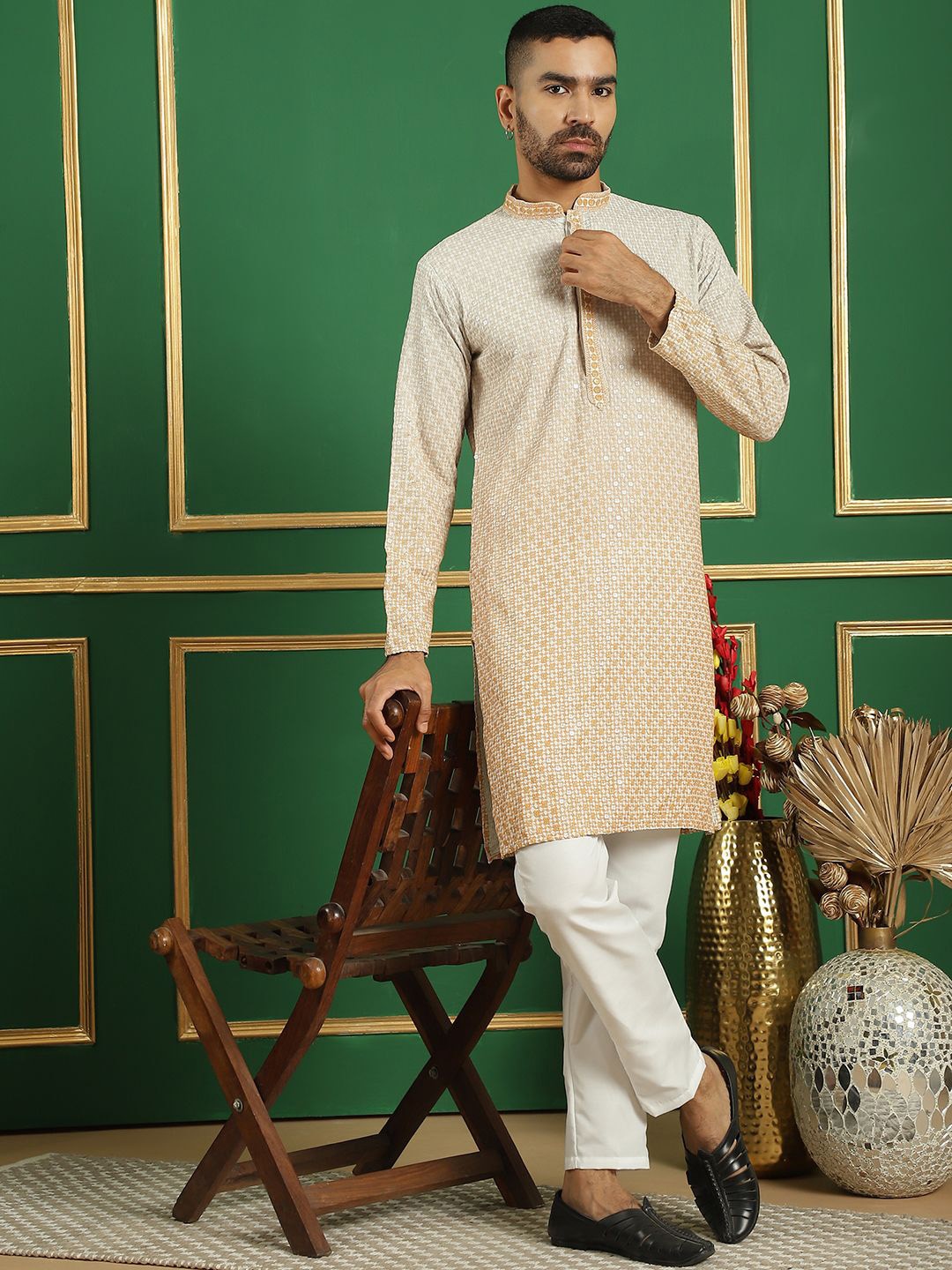 

Jompers Geometric Embroidered Mandarin Collar Sequinned Kurta With Pyjamas, Yellow