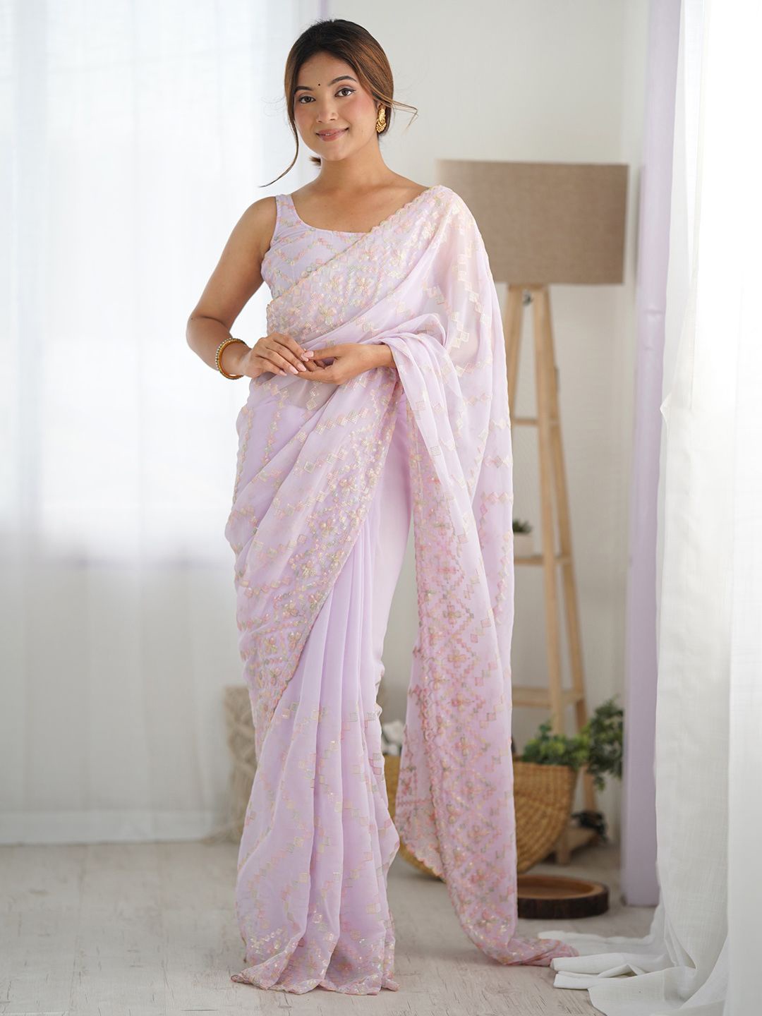 

Anouk Embellished Sequinned Poly Georgette Saree, Mauve