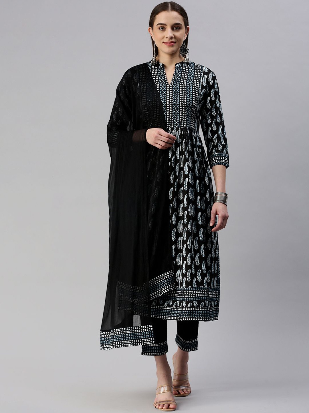

CHIRAAI Paisley Printed Mandarin Collar Sequinned Kurta with Trousers & Dupatta, Black