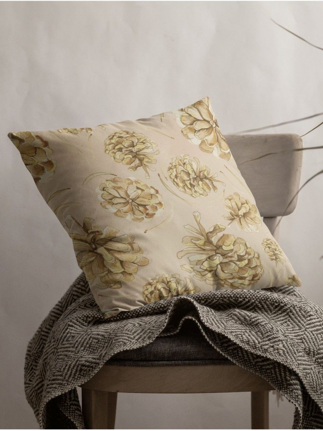 

THEYAYACAFE Beige & Gold-Toned Floral Velvet Square Cushion Covers