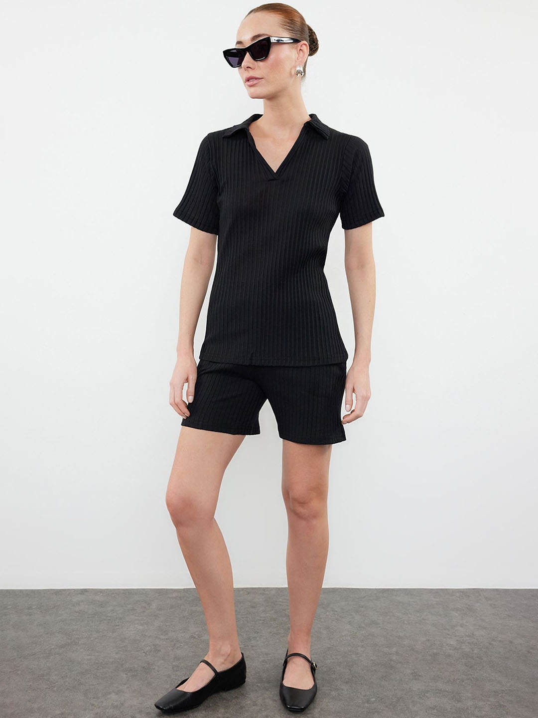 

Trendyol Ribbed V-Neck Top & Shorts, Black