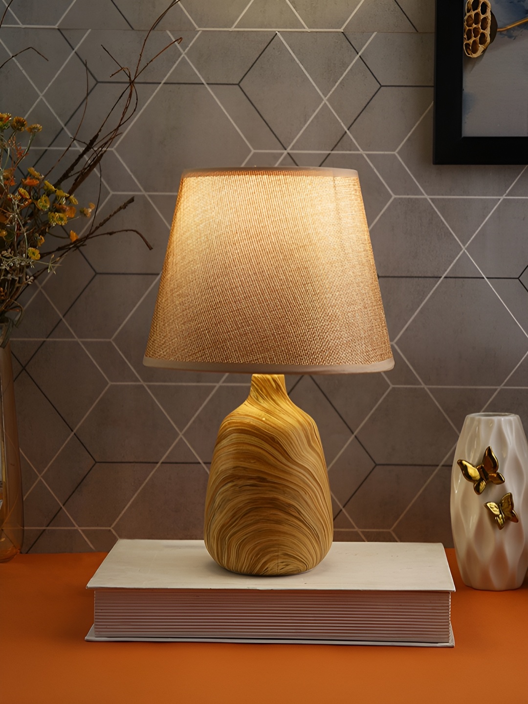 

TAYHAA Brown & White Contemporary Frusturical Shaped Table Lamp