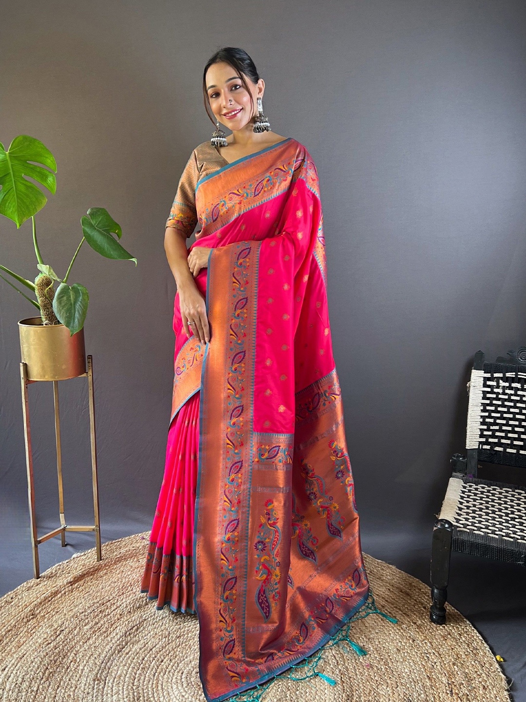 

LeeliPeeri Designer Woven Design Floral Zari Paithani Saree, Pink