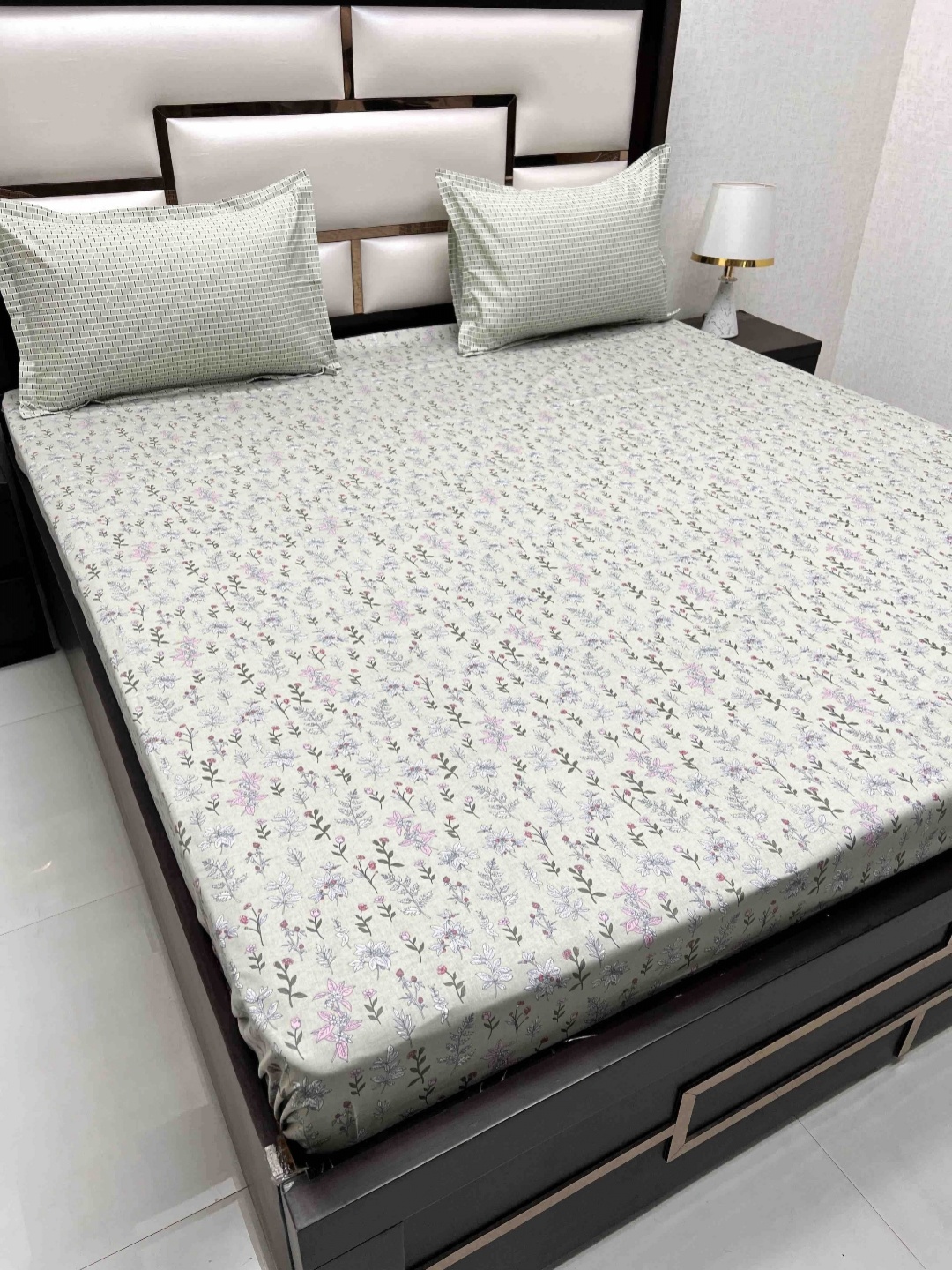 

Pure Decor Lifestyle Green Floral Printed Cotton 380 TC King Bedsheet with 2 Pillow Covers