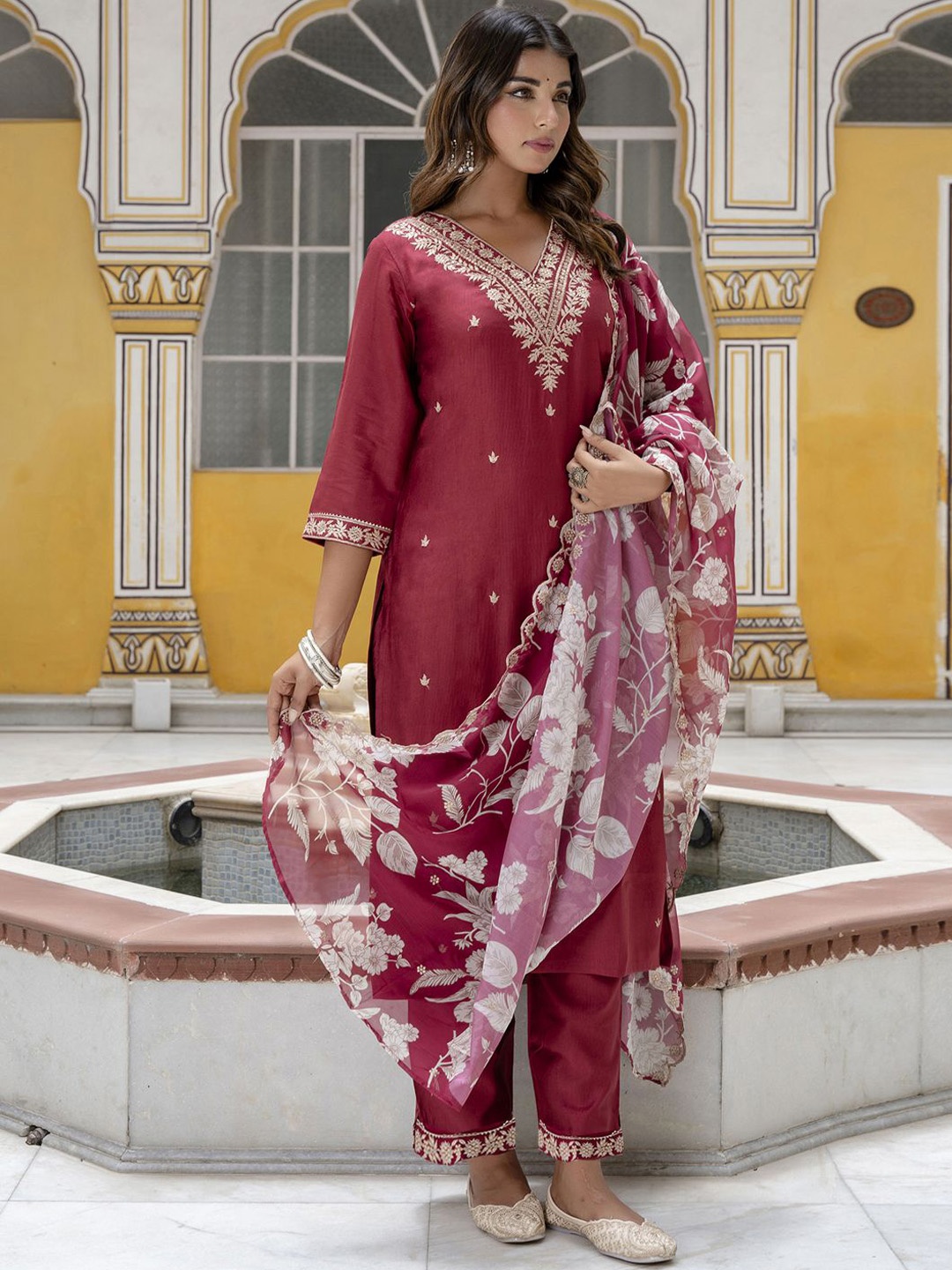 

VredeVogel Floral Embroidered Straight Sequinned Kurta with Trousers & With Dupatta, Maroon