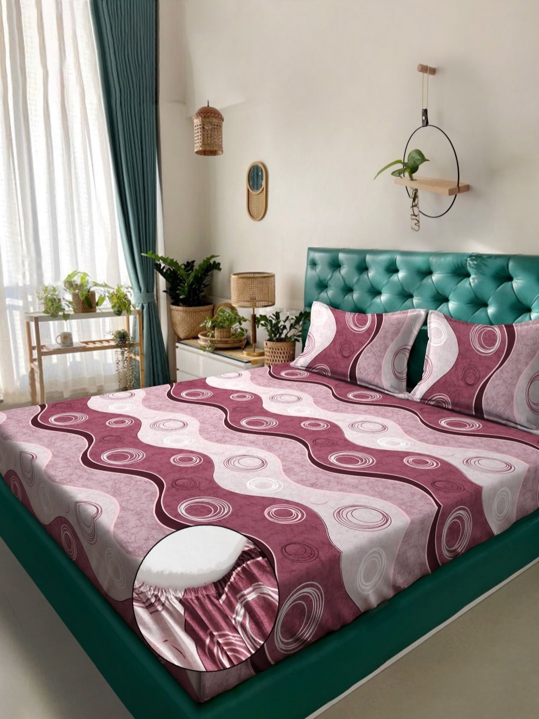 

KLOTTHE Purple & Pink Geometric Printed 300TC King Bedsheet With 2 Pillow Covers