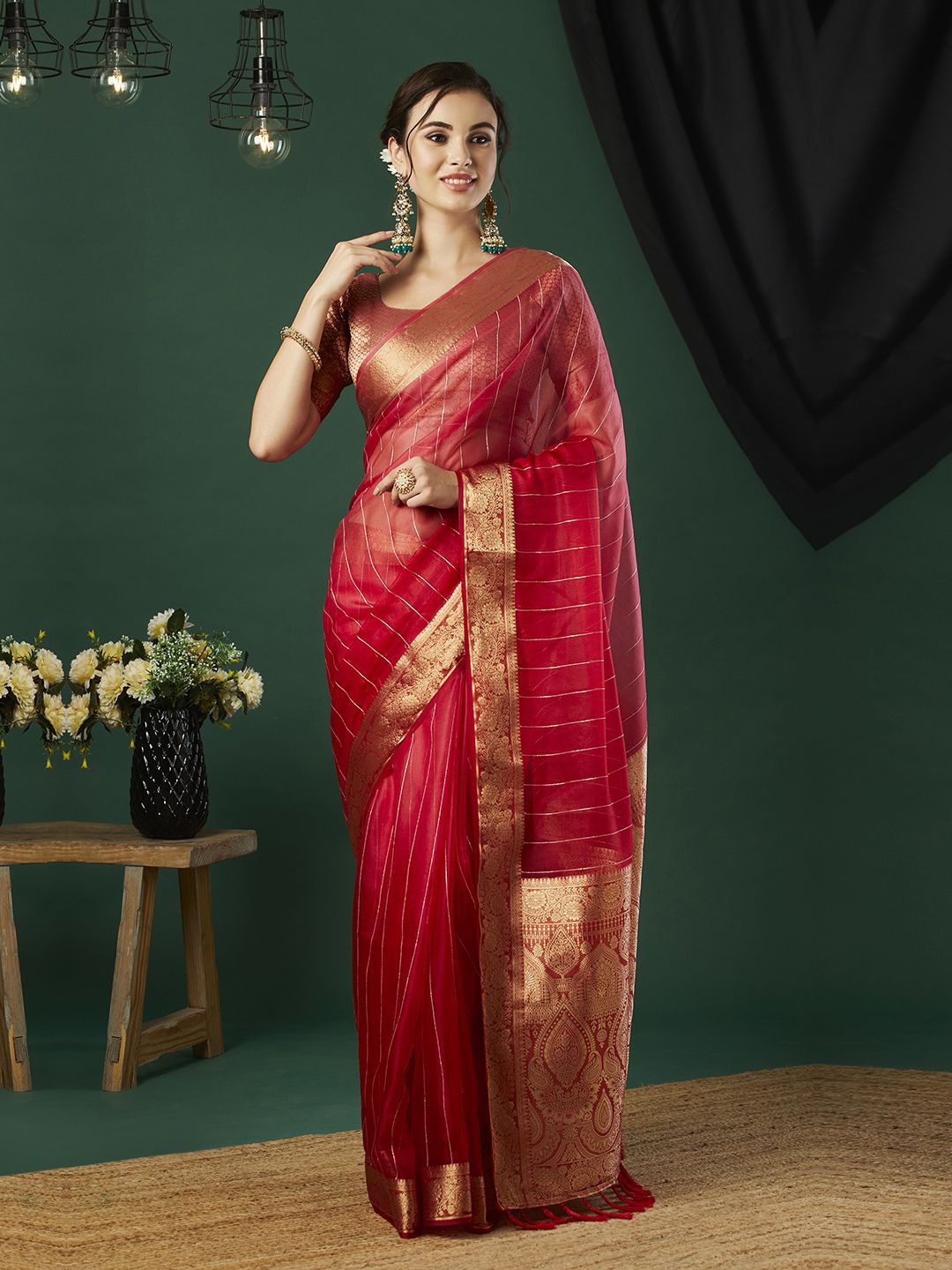 

KAYOMMI Woven Design Zari Organza Saree, Red