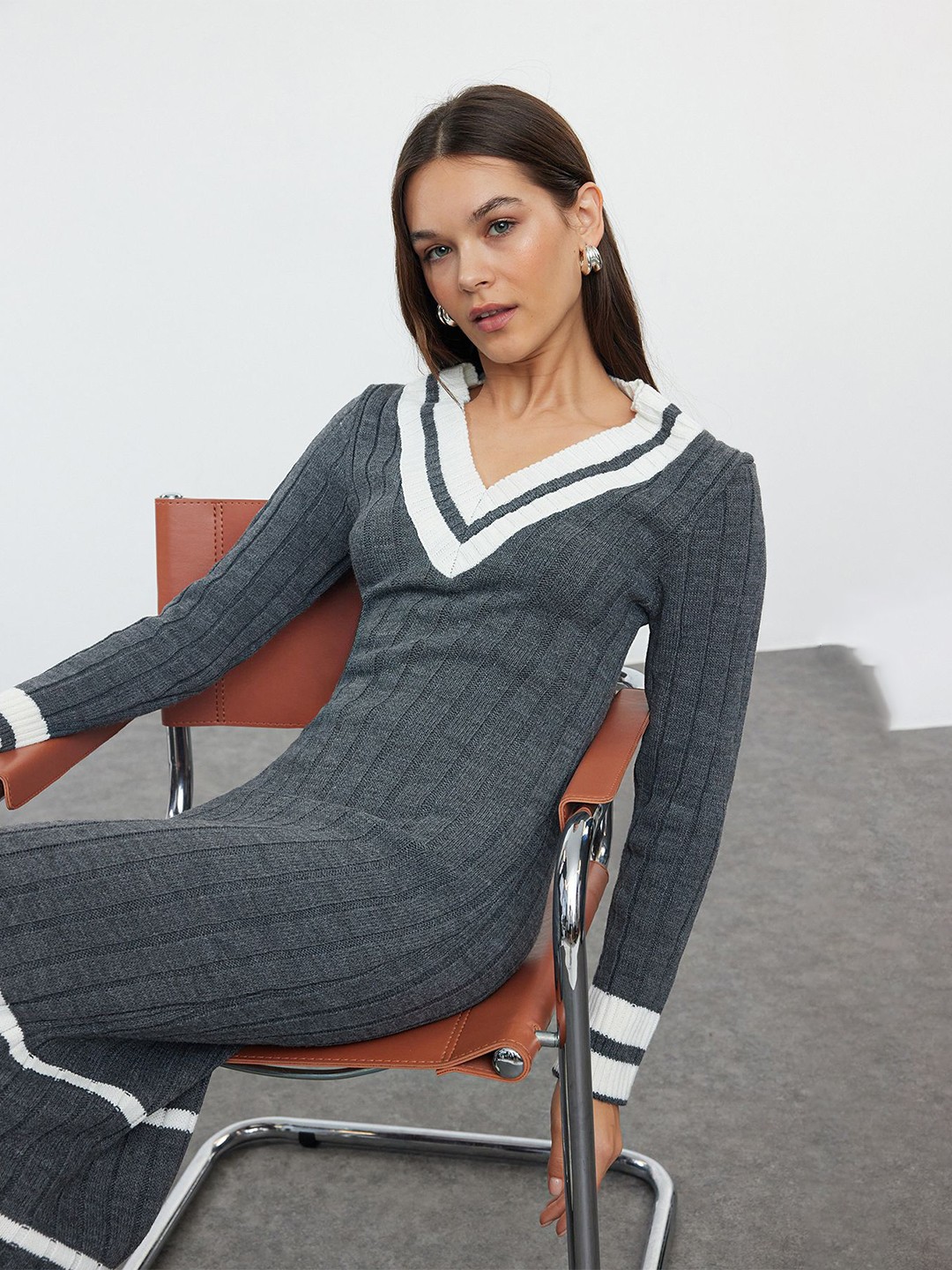 

Trendyol V-Neck Solid Long Sleeves Bodycon Maxi Dress, Grey