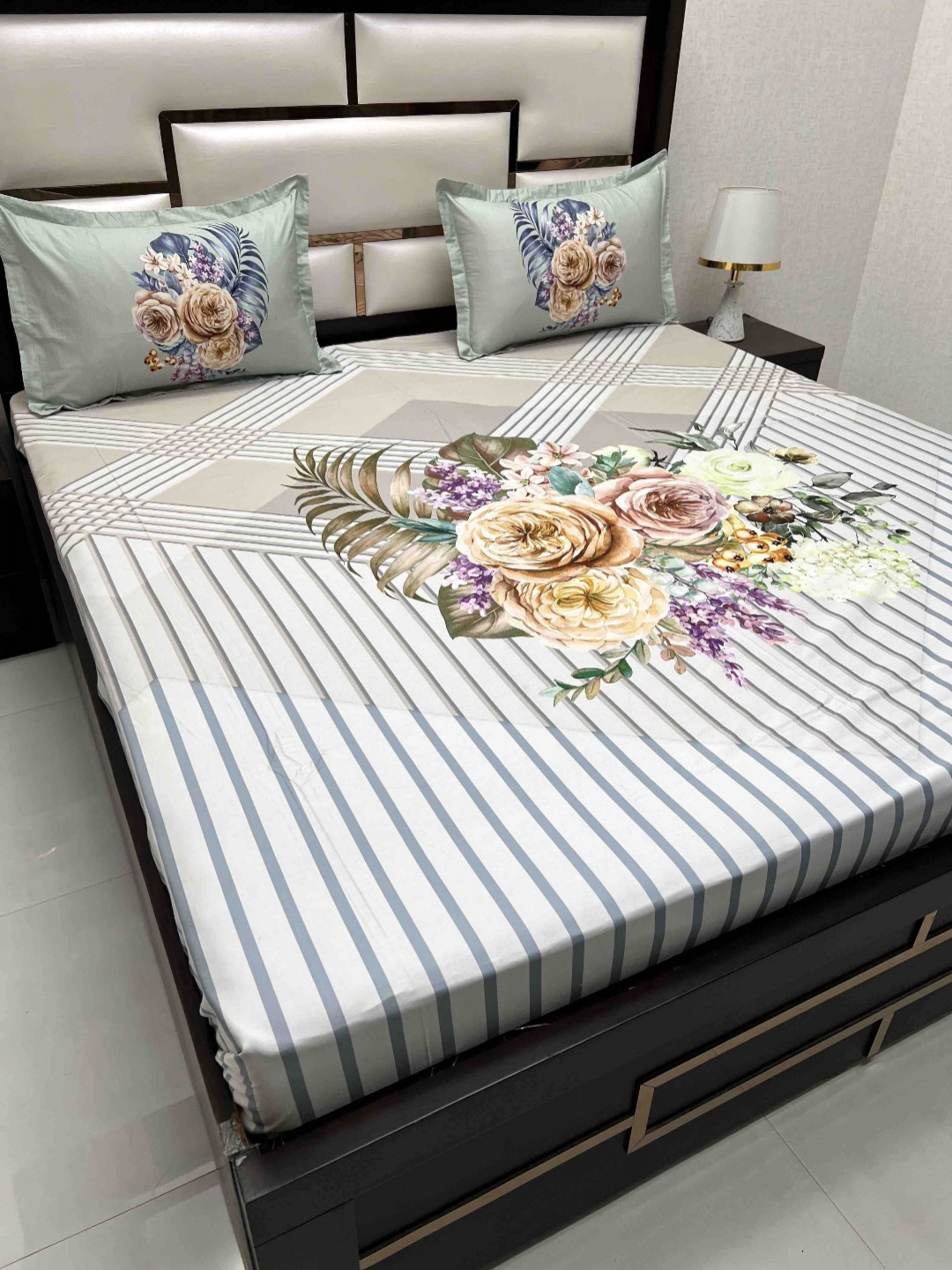 

Pure Decor Majestic White & Green Printed 500 TC Cotton King Bedsheet with 2 Pillow Covers
