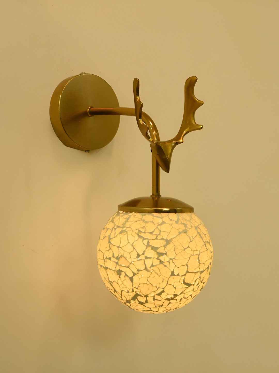 

Afast Green & Gold Toned Textured Contemporary Spherical Shaped Wall Lamp
