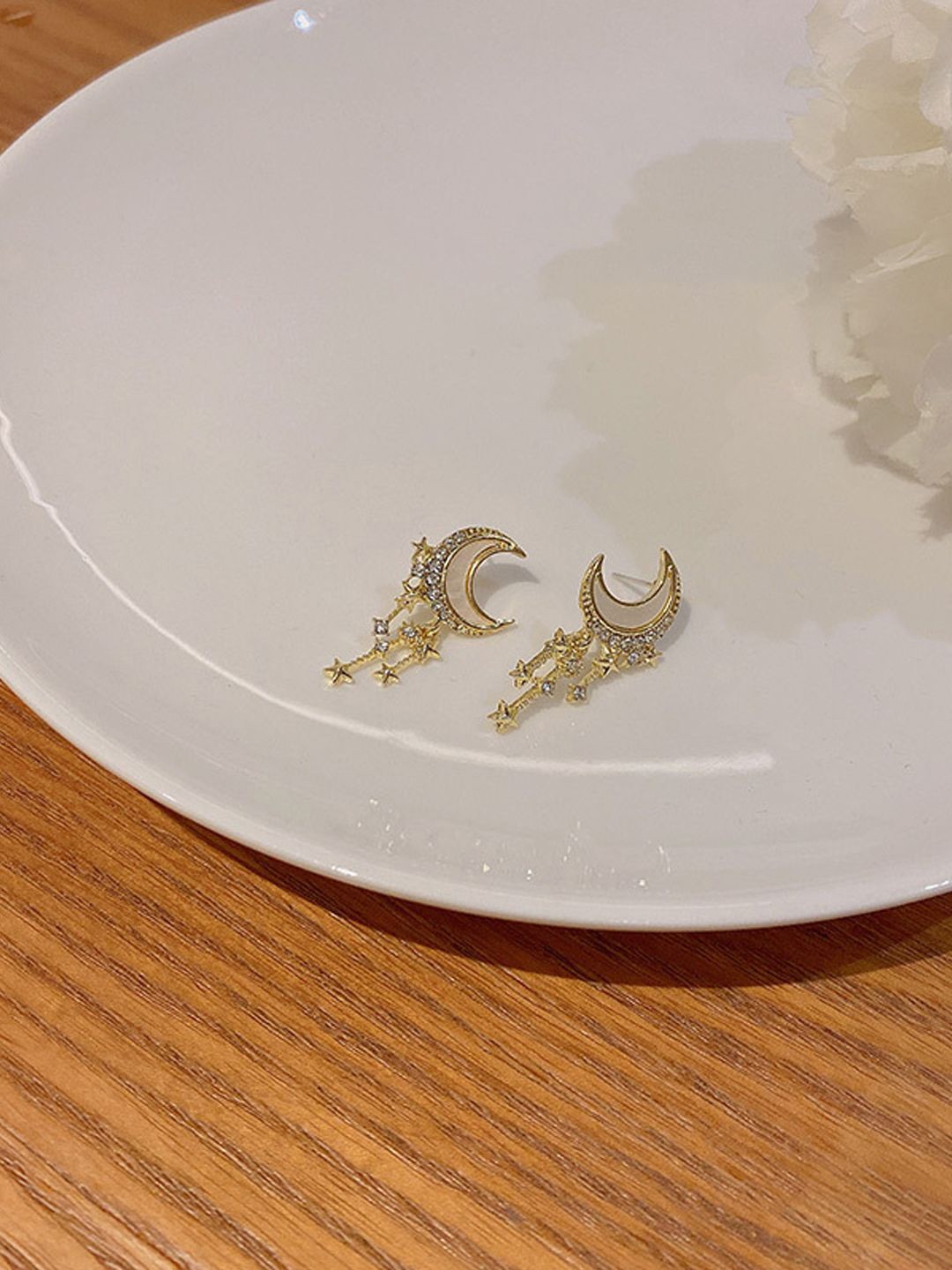 

KRENOZ Crescent Shaped Studs, Gold