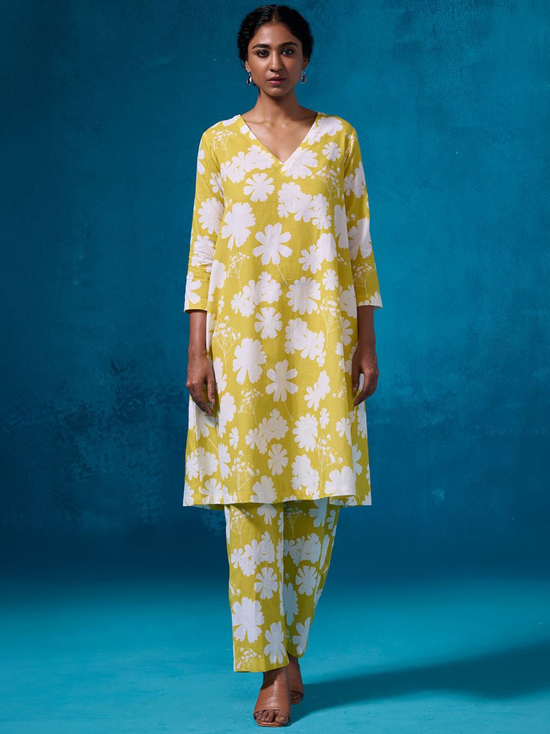 

Dressfolk Floral Printed V-Neck Tunic & Trousers, Yellow