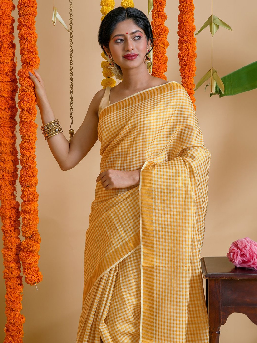 

TEEJH Checked Zari Tissue Kasavu Saree, Gold