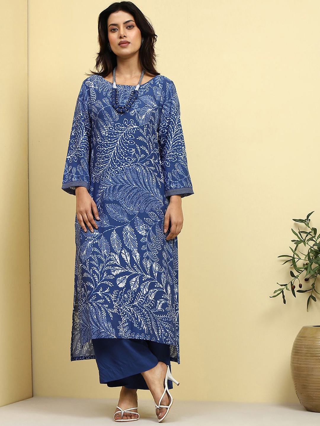 

Biba Floral Printed Round Neck Straight Kurta with Palazzos, Navy blue