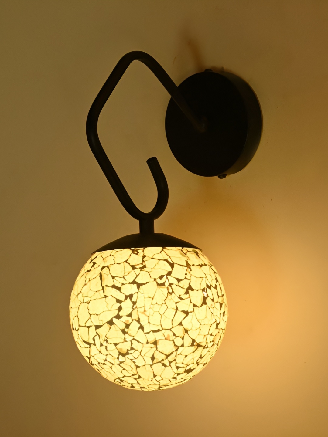 

Afast Green & White Glass Textured Glass Contemporary Spherical Shaped Wall Lamp