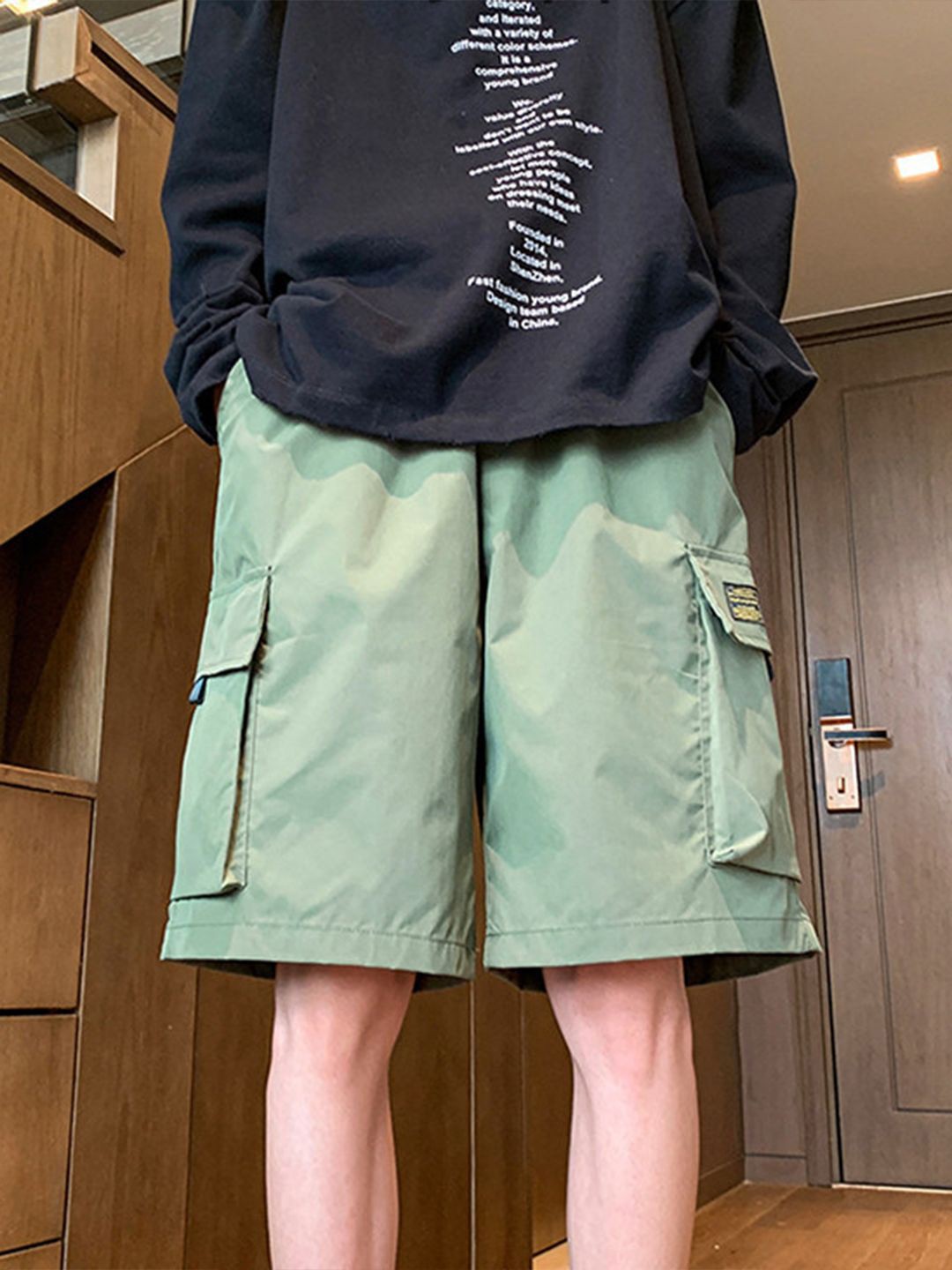 

StyleCast Men Solid Loose Fit Mid-Rise Cargo Shorts, Green