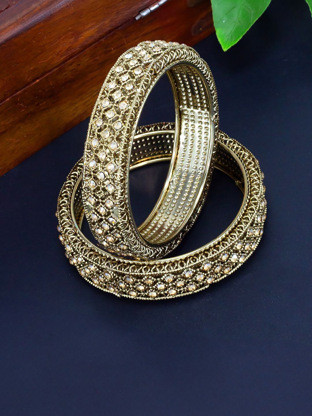 

PRIVIU Set Of 2 Gold-Plated Stone-Studded Antique Bangles