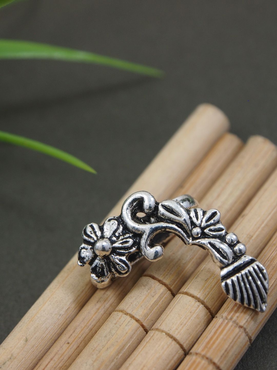 

I Jewels Silver Plated Stud Nosepin