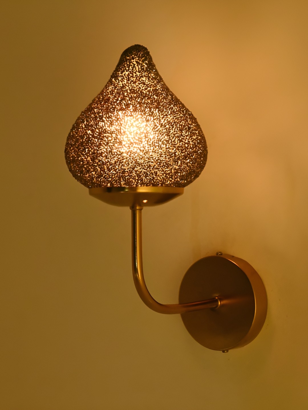 

Afast Black & Gold Toned Textured Glass Contemporary Abstract Shaped Wall Lamp
