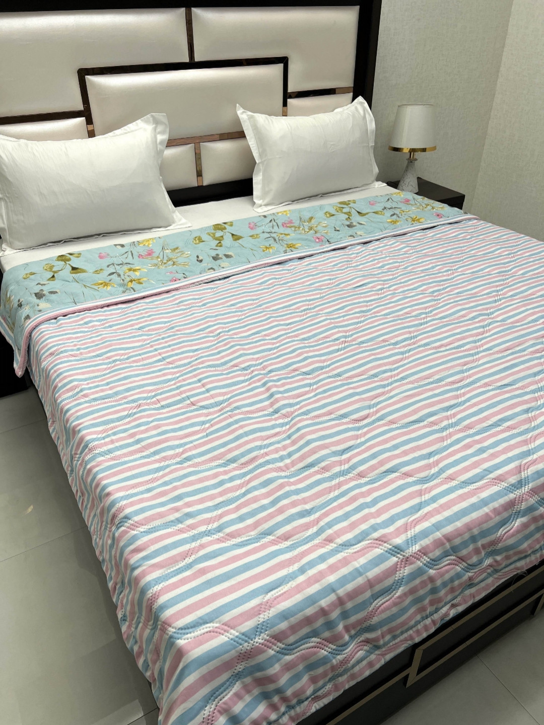 

Pure Decor Blue & Pink Floral Printed AC Room 210 GSM Reversible Double Bed Comforter