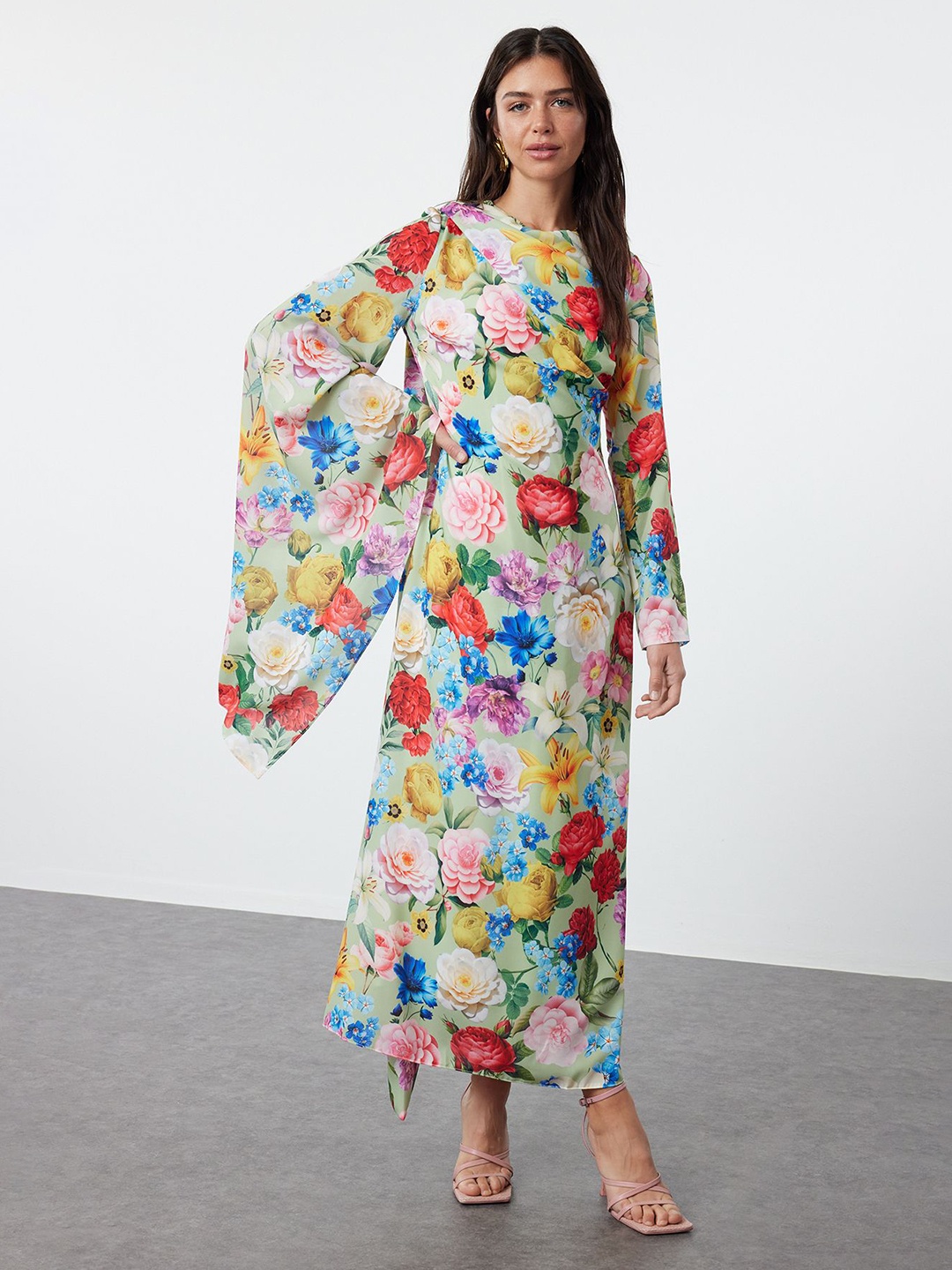 

Trendyol Women Floral Print Bell Sleeve Maxi Dress, Na