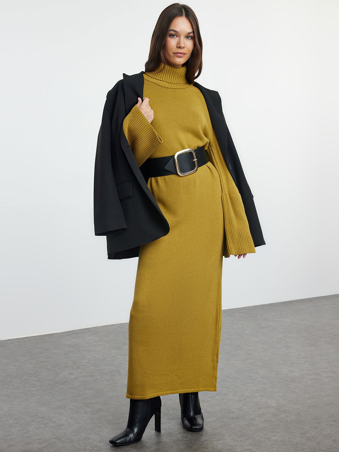 

Trendyol Flared Sleeve Maxi Dress Comes with a belt, Mustard