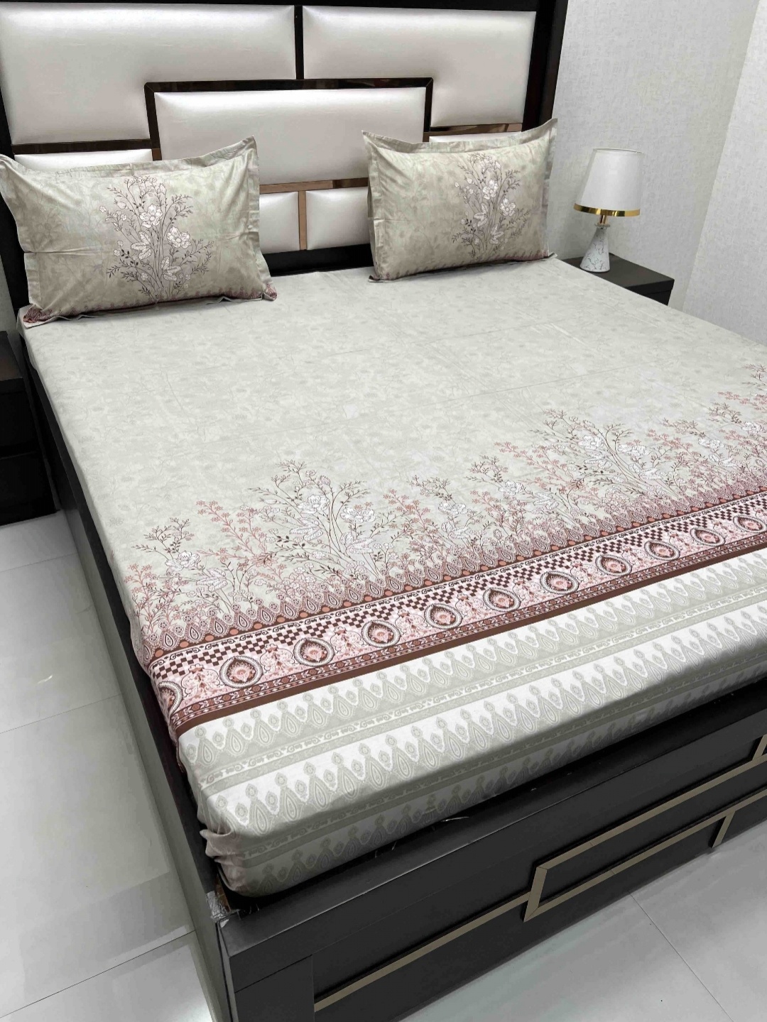 

Pure Decor Lifestyle Pink Floral 380 TC Pure Cotton King Bedsheet With 2 Pillow Covers