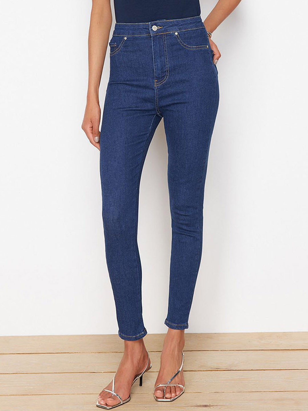

Trendyol Women Mid-Rise Skinny Fit Clean Look Jeans, Blue