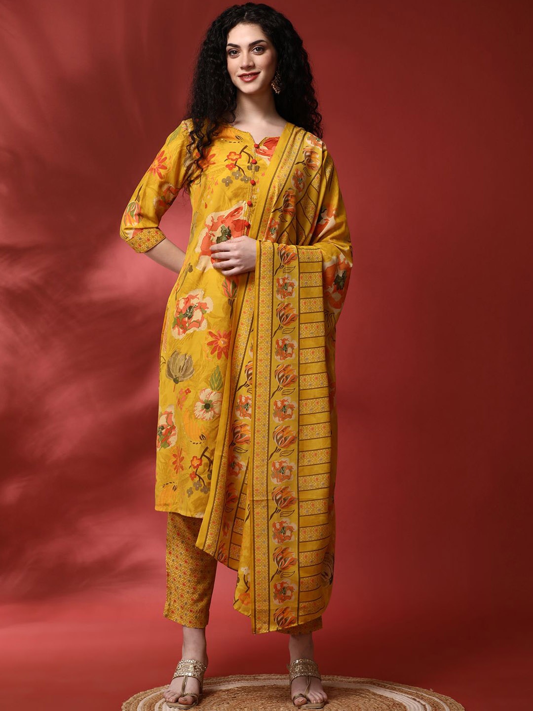 

Anouk Floral Printed Round Notch Neck Straight Kurta With Trousers & Dupatta, Yellow