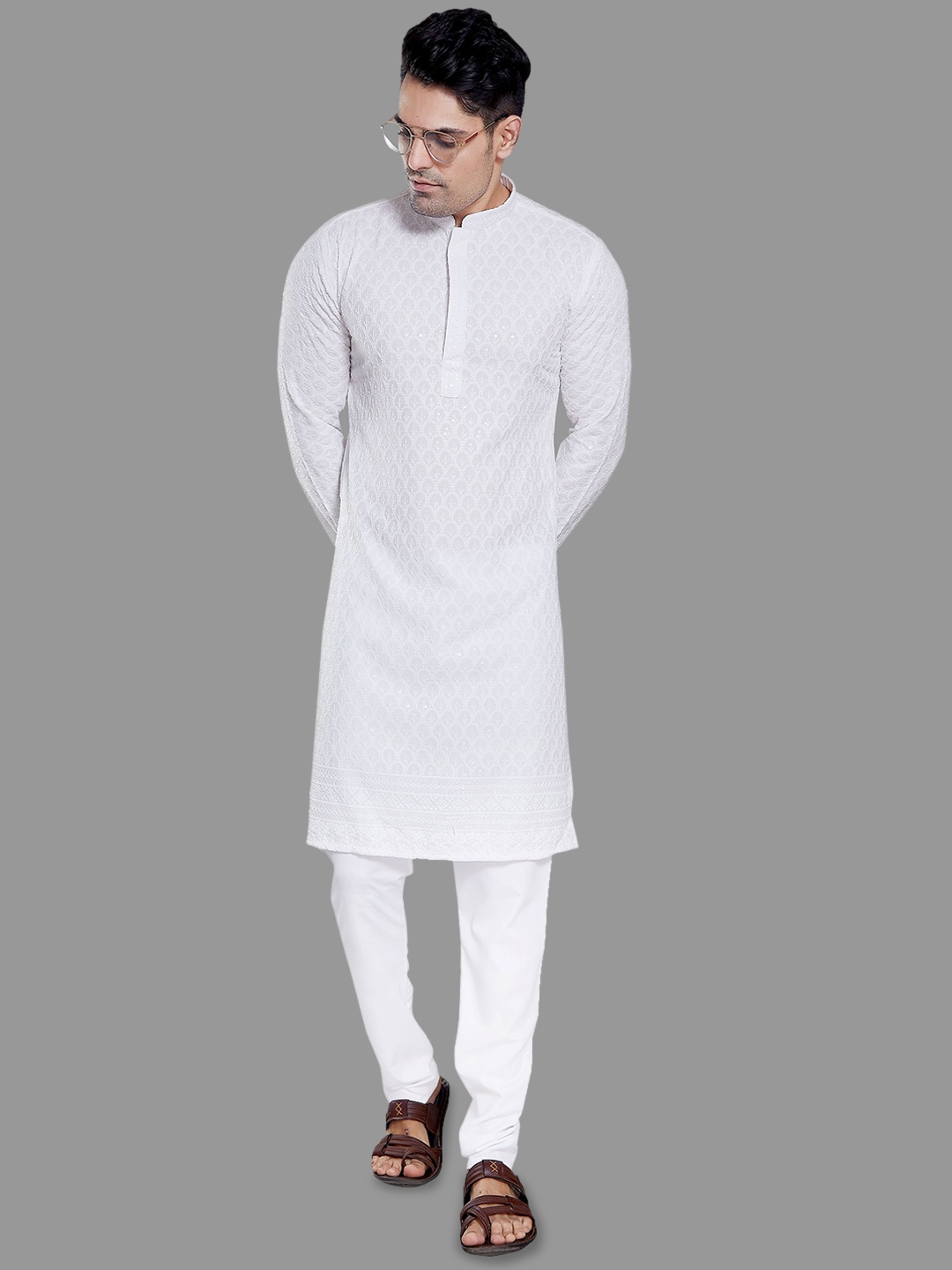 

DIVISIVE Floral Embroidered Sequinned Mandarin Collar Straight Kurta with Pyjamas, White