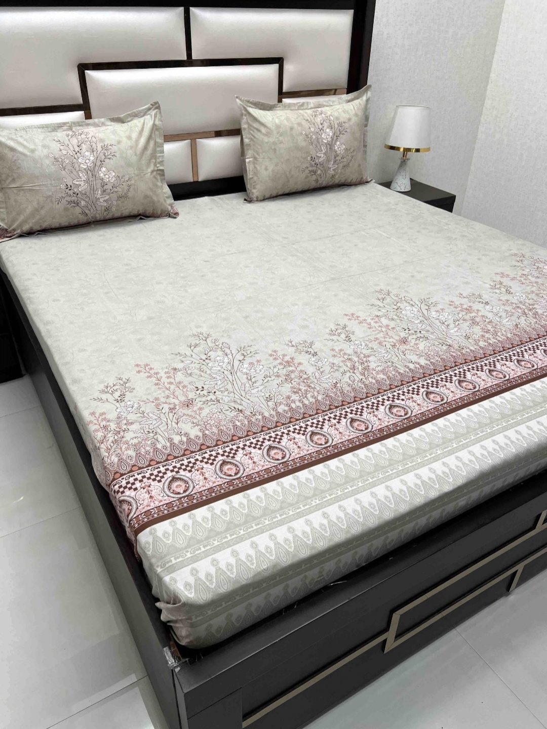

Pure Decor Lifestyle Grey & White Floral 400 TC King Bedsheet with 2 Pillow Covers