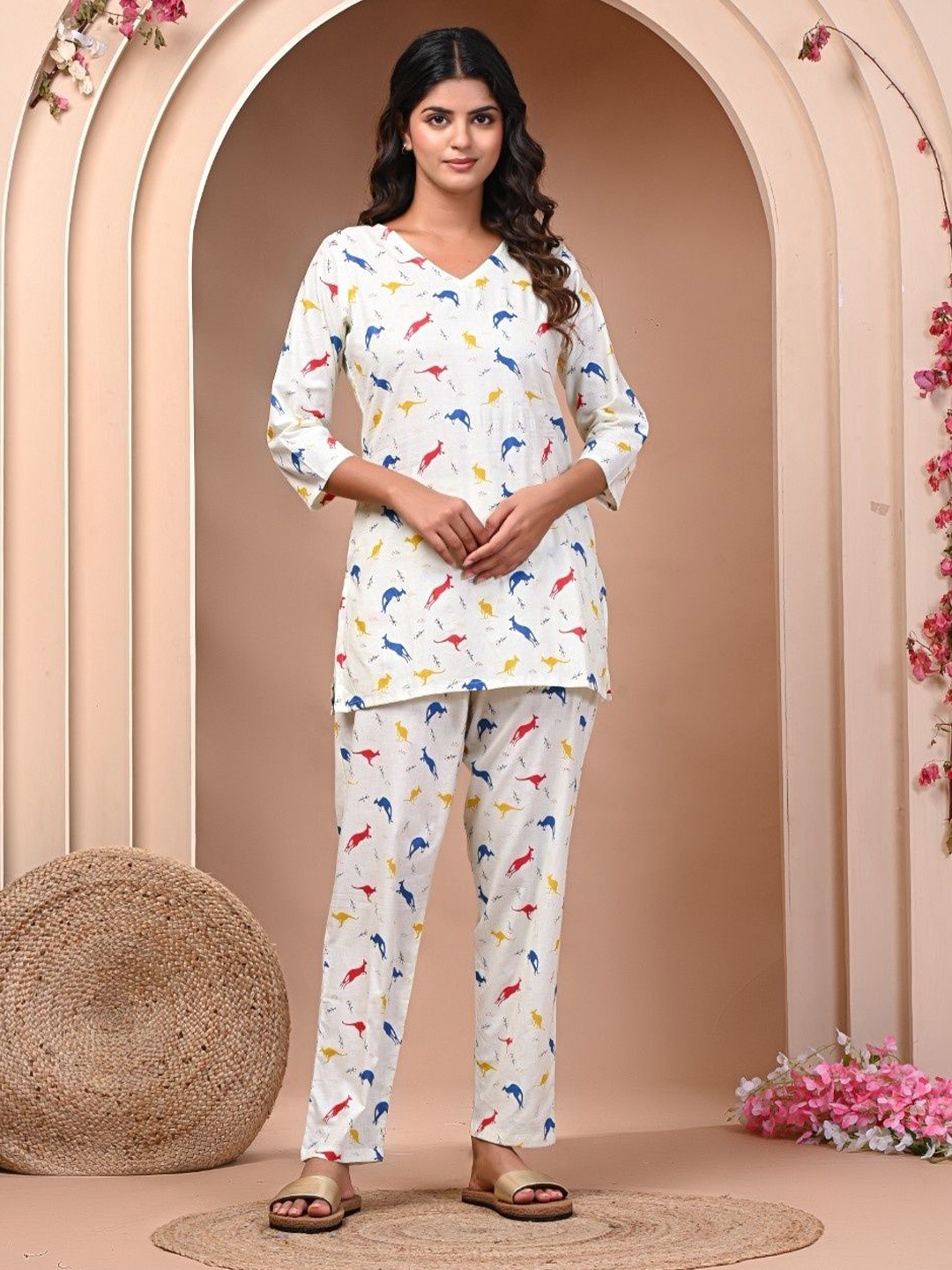 

Futra Gabha Printed Night suit, White