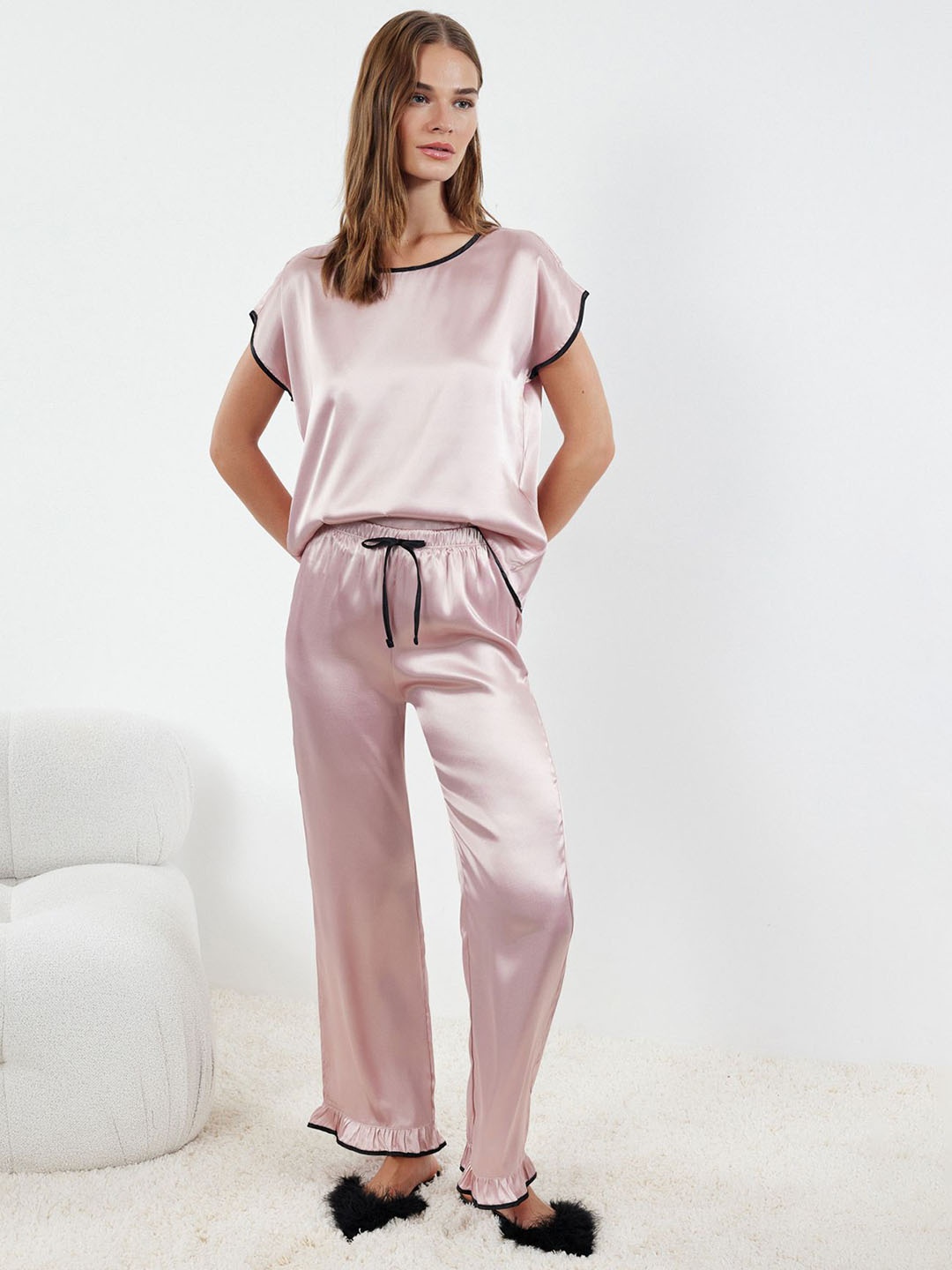 

Trendyol Women Solid Night suit, Pink
