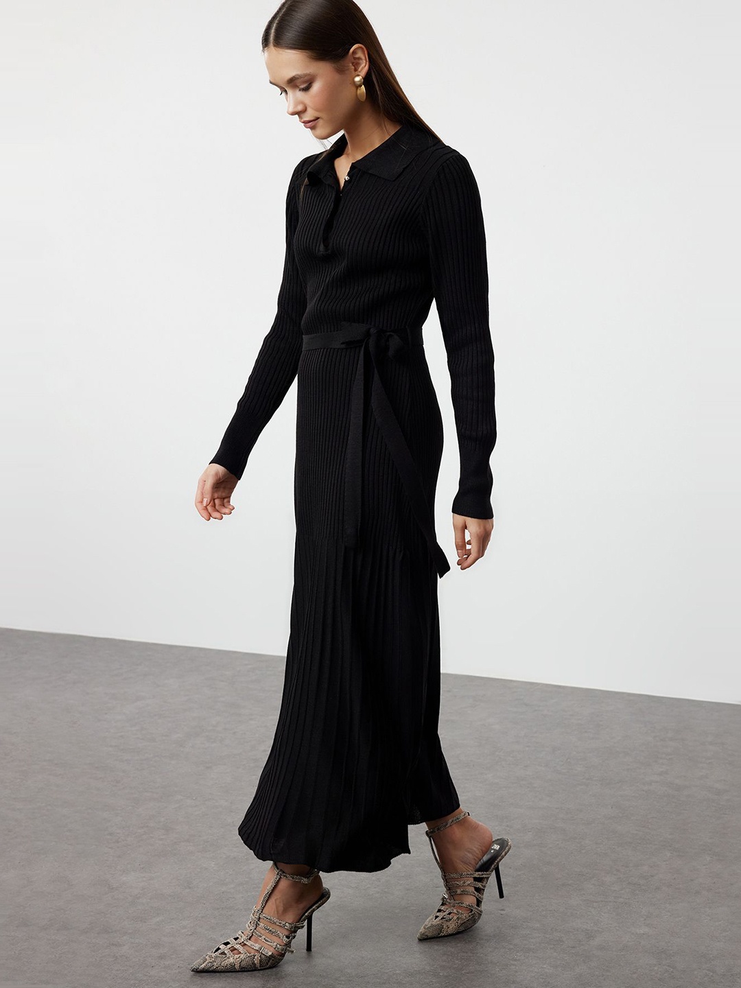 

Trendyol Women Solid Flared Maxi Dress, Na