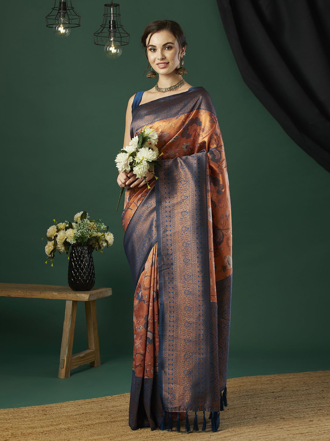 

KAYOMMI Floral Woven Design Zari Pure Silk Banarasi Saree, Peach