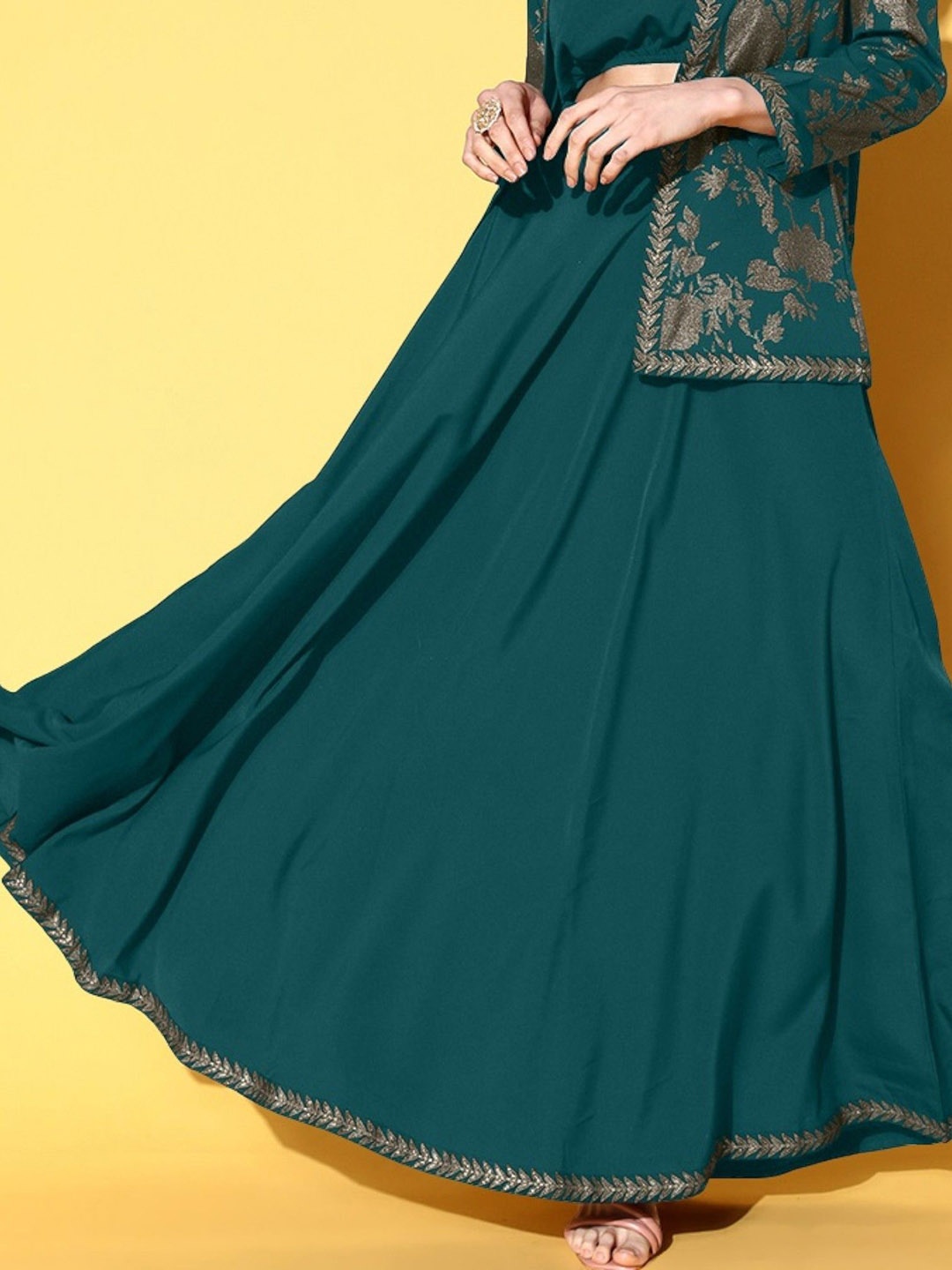 

Ahalyaa Solid Flared Maxi Skirt, Green