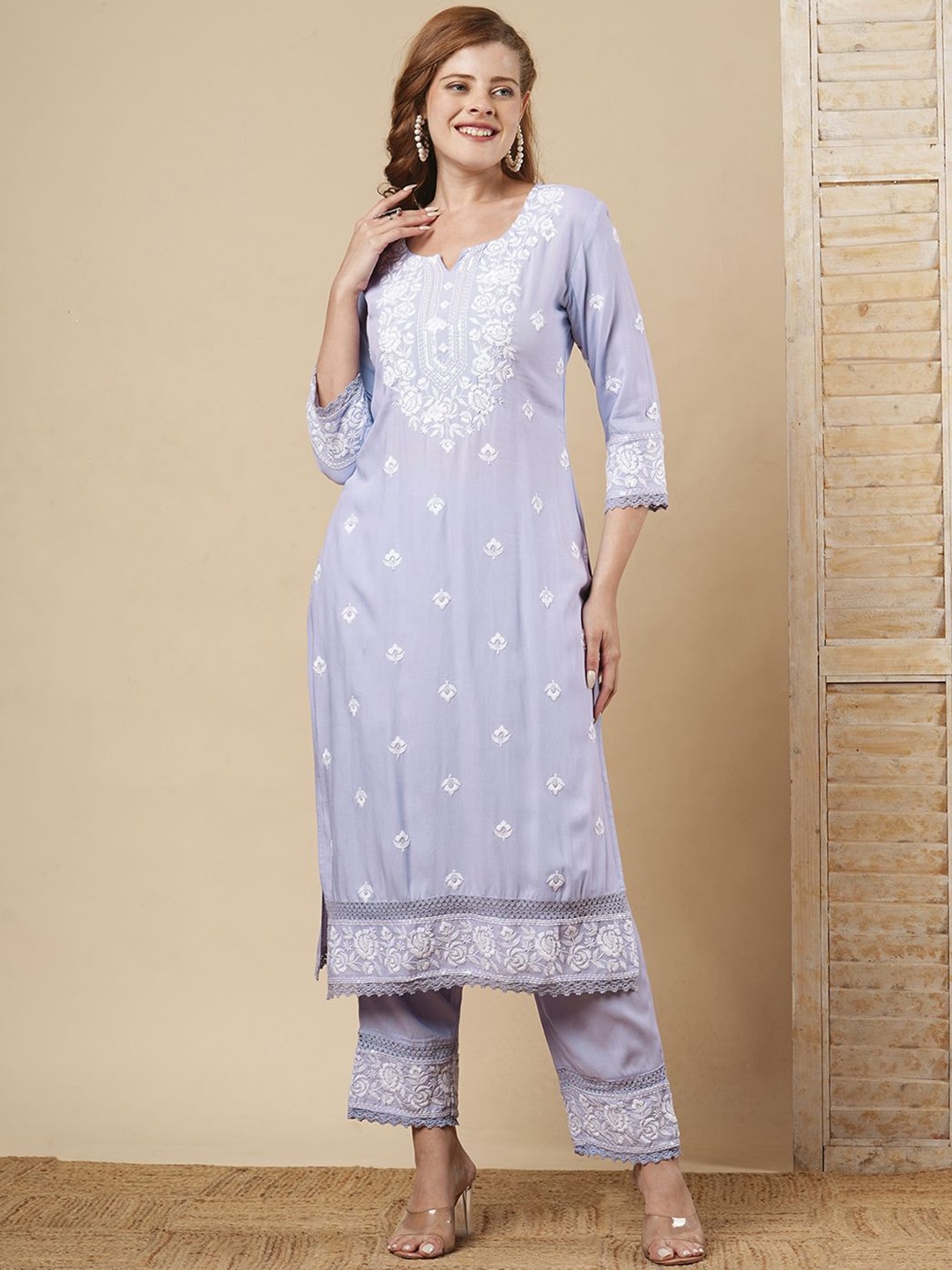 

FASHOR Floral Embroidered Regular Chikankari Kurta With Trousers, Lavender